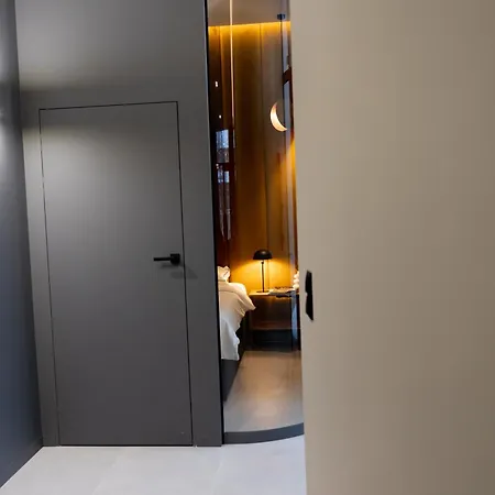 Rentroom 1 *